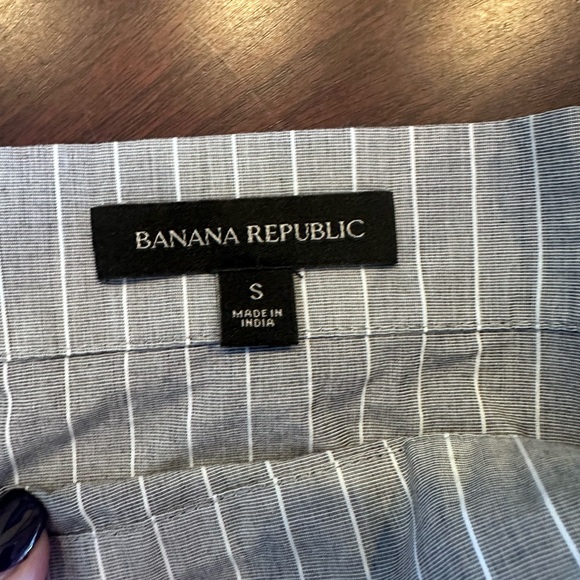 Banana Republic off the shoulder to. Small - Picture 6 of 6
